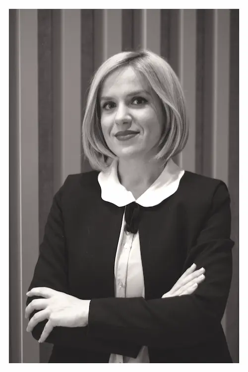 Elvira Calakovic Altınbaş — Y. Mimar, Kurucu
